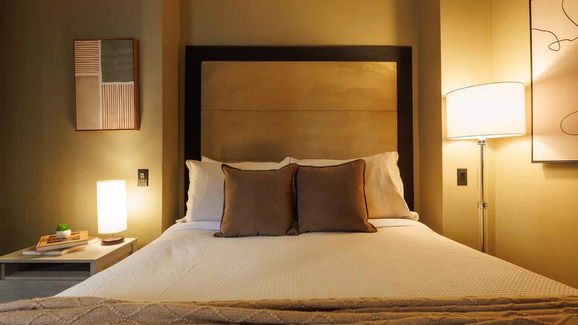Central City Stay Steps To Everything Gym New York Apartment