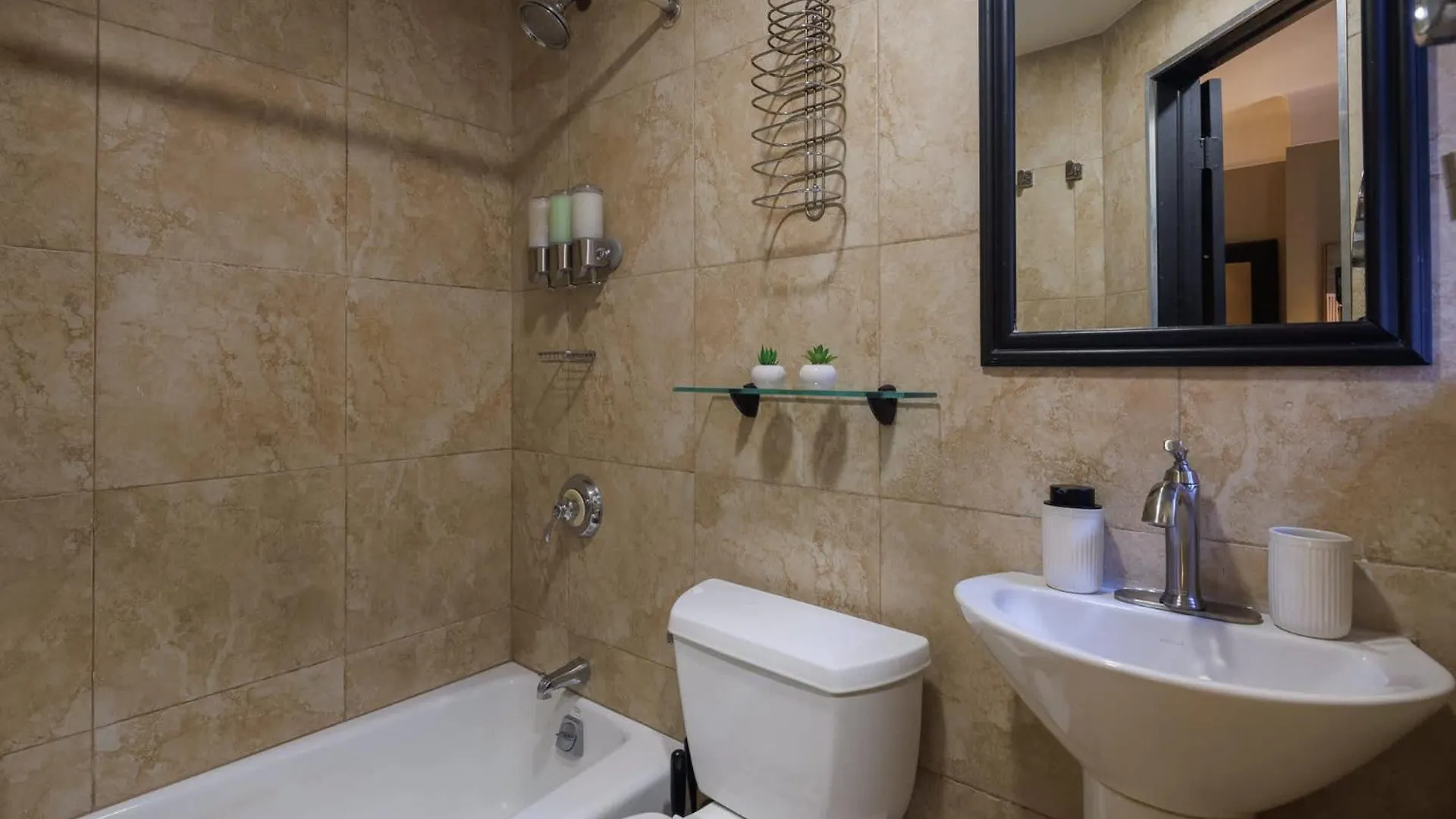 Central City Stay Steps To Everything Gym New York Apartment