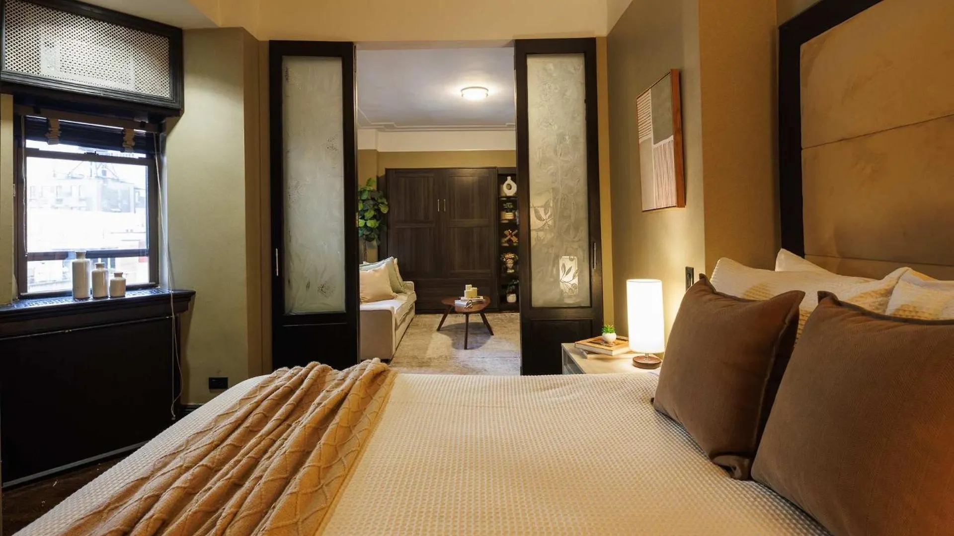 Central City Stay Steps To Everything Gym New York Apartment
